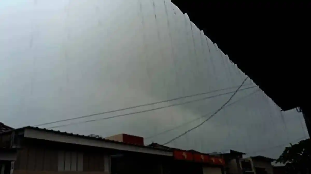 BMKG Keluarkan Peringatan Dini Angin Kencang di 8 Wilayah NTB, Warga Pesisir Diminta Waspada Gelombang 2 Meter