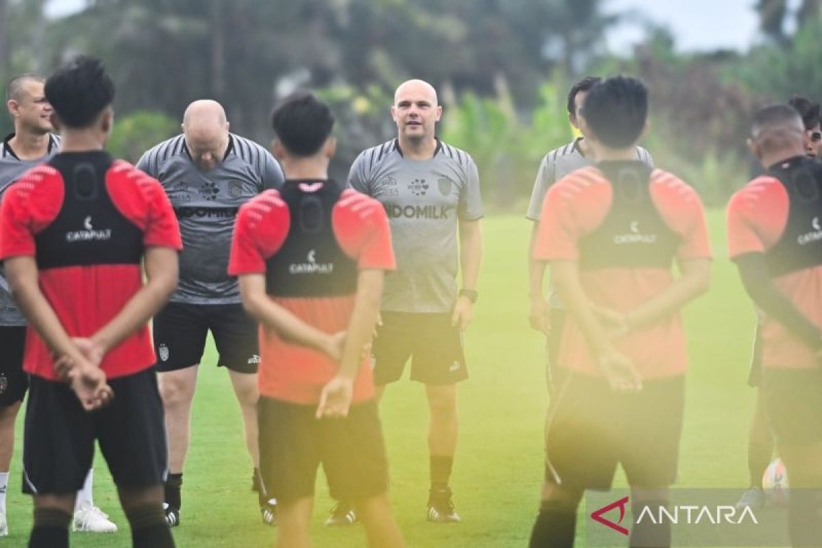 Johnny Jansen Puji Atmosfer Sepak Bola Indonesia: Gairah Suporter dan Perkembangan Pesat Bali United