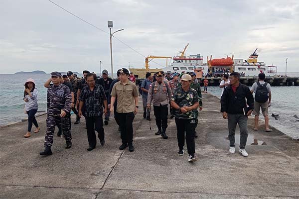 Bupati Sangihe Turun Langsung ke Tiga Pulau Terluar Usai Gempa, Camat dan Kapitalaung Sampaikan Apresiasi