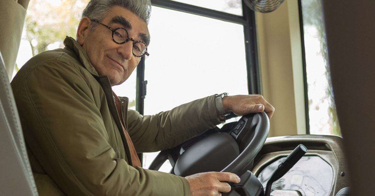 The Reluctant Traveler Season 4 Dikonfirmasi, Eugene Levy Kini Berani Ucapkan “Yes”