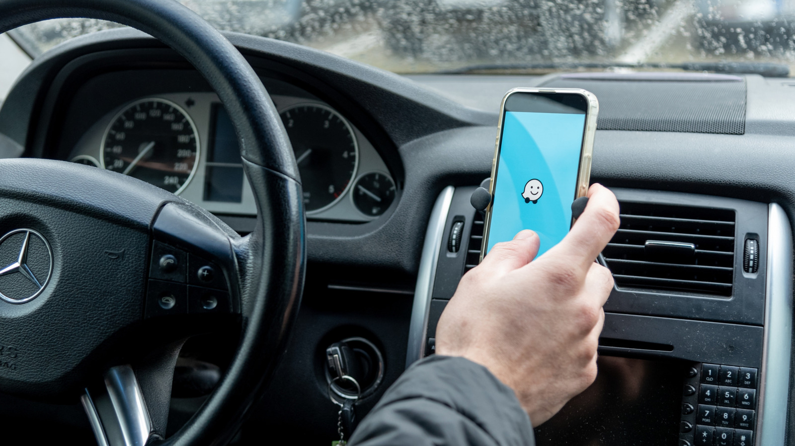 Setelah Bertahun-tahun Tidak Ada, Waze Akhirnya Hadirkan Fitur Lampu Lalu Lintas di Peta Navigasi