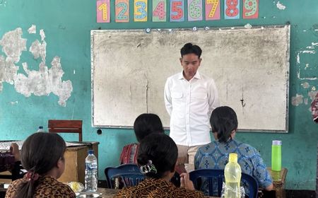 Wapres Gibran Temukan Ruang Kelas Gelap Saat Tinjau Makan Bergizi Gratis di Ende