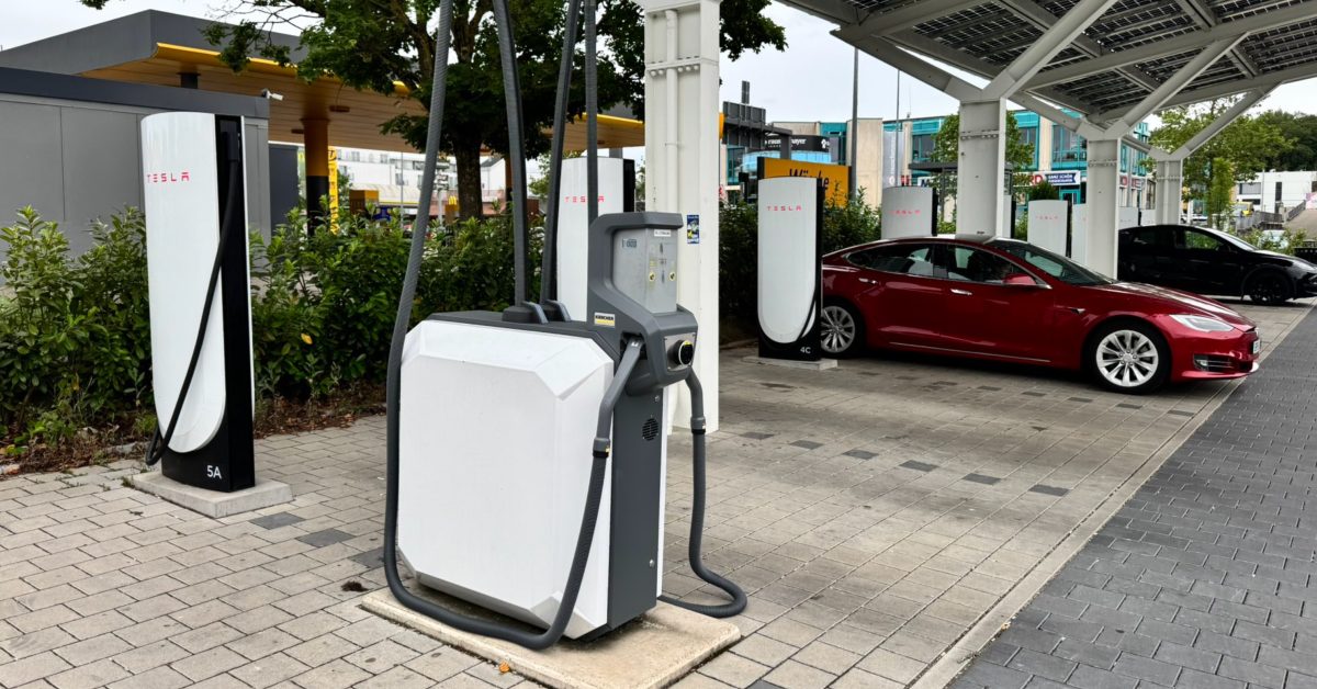 Tesla Pasang Vacuum Cleaner Gratis di Supercharger Jerman, Bisa Bersihkan Kabin Sambil Ngecas