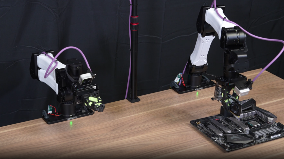 Nvidia Ciptakan Agen AI yang Bisa Melatih Robot Memasang GPU dan Memotong Kabel Ties Secara Otonom