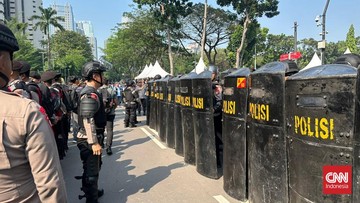 PN Jakpus Bacakan Penetapan Eksekusi Lahan Hotel Sultan, Polisi-TNI Berjaga Ketat