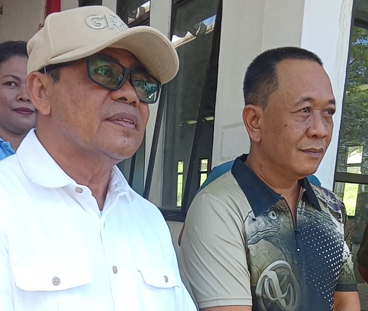 Plt Bupati Sitaro dan Kajari Turun Langsung Serahkan Bantuan ke 45 KK Korban Banjir Bandang Bahu