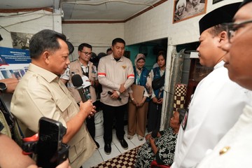 Mendagri dan Menteri PKP Tinjau Langsung Penerima Bantuan Bedah Rumah di Matraman