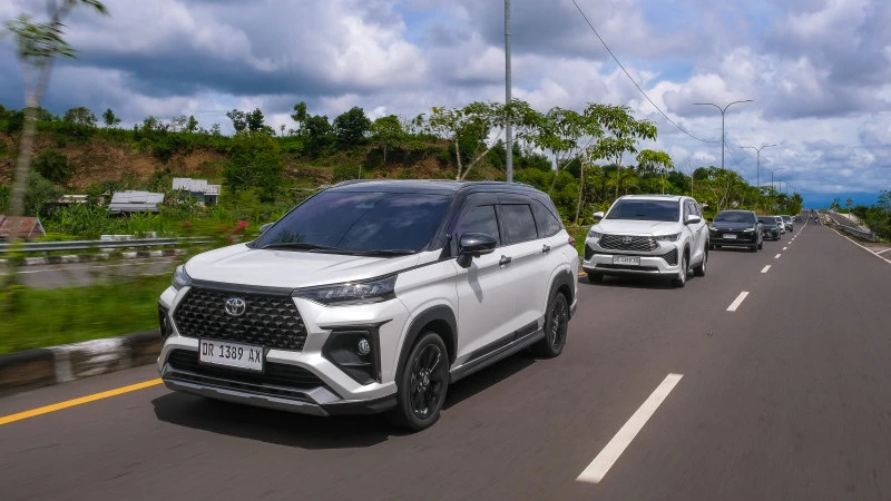 Dominasi Toyota Veloz Hybrid di Puncak Penjualan Mobil Hybrid Indonesia Mei 2026, Innova Zenix Terpaut Tipis