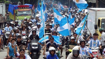Suporter Argentina di Ambon Banjiri Jalan Sudirman usai Hattrick Messi Bungkam Aljazair 3-0
