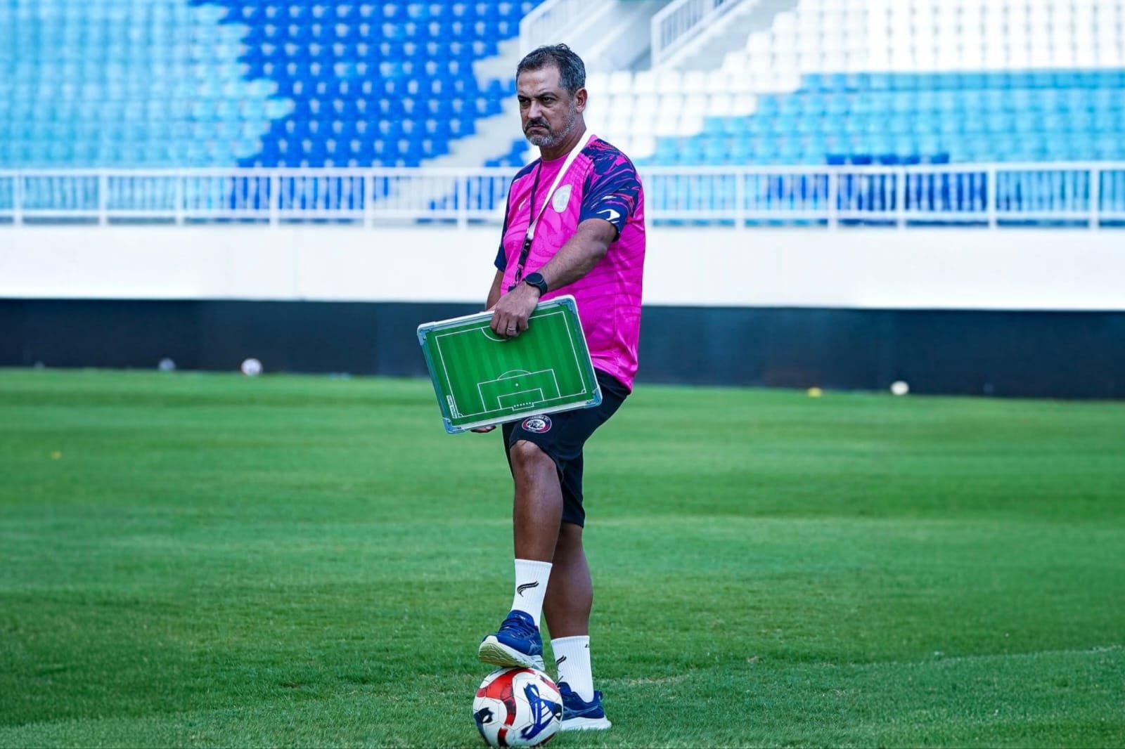 Arema FC Pertahankan Marcos Santos: Produktivitas Gol Elite, Tapi Pertahanan Keropos Jadi Pekerjaan Rumah