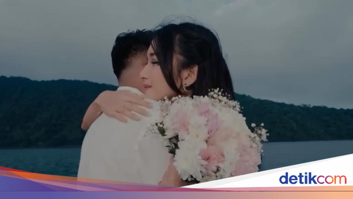 Asnawi Mangkualam Gelar Lamaran Romantis di Tepi Danau Bali, Yuriska Patricia Jawab 