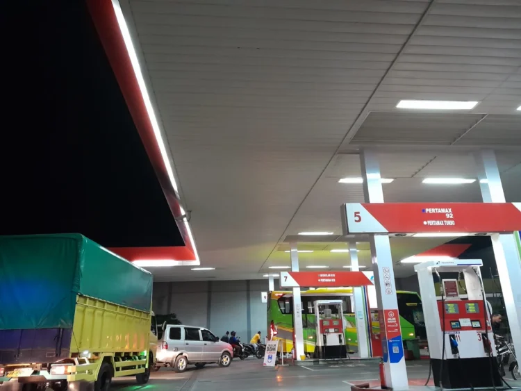 Antrean Solar Subsidi Kembali Mengular di 4 Daerah Sumbar, Pemprov Perintahkan Bupati-Walikota Perketat Pengawasan SPBU