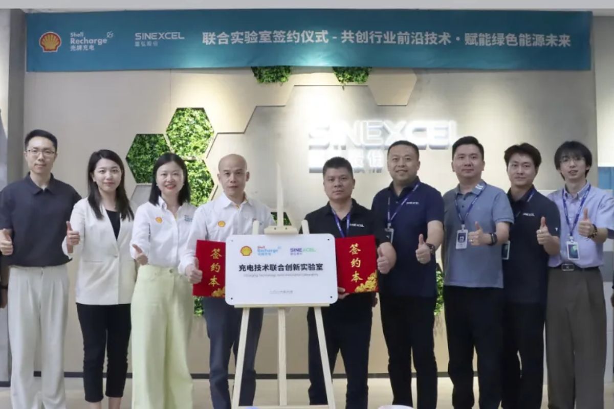 Shell Recharge dan SINEXCEL Resmikan Laboratorium Bersama untuk Percepat Teknologi Pengisian Daya EV