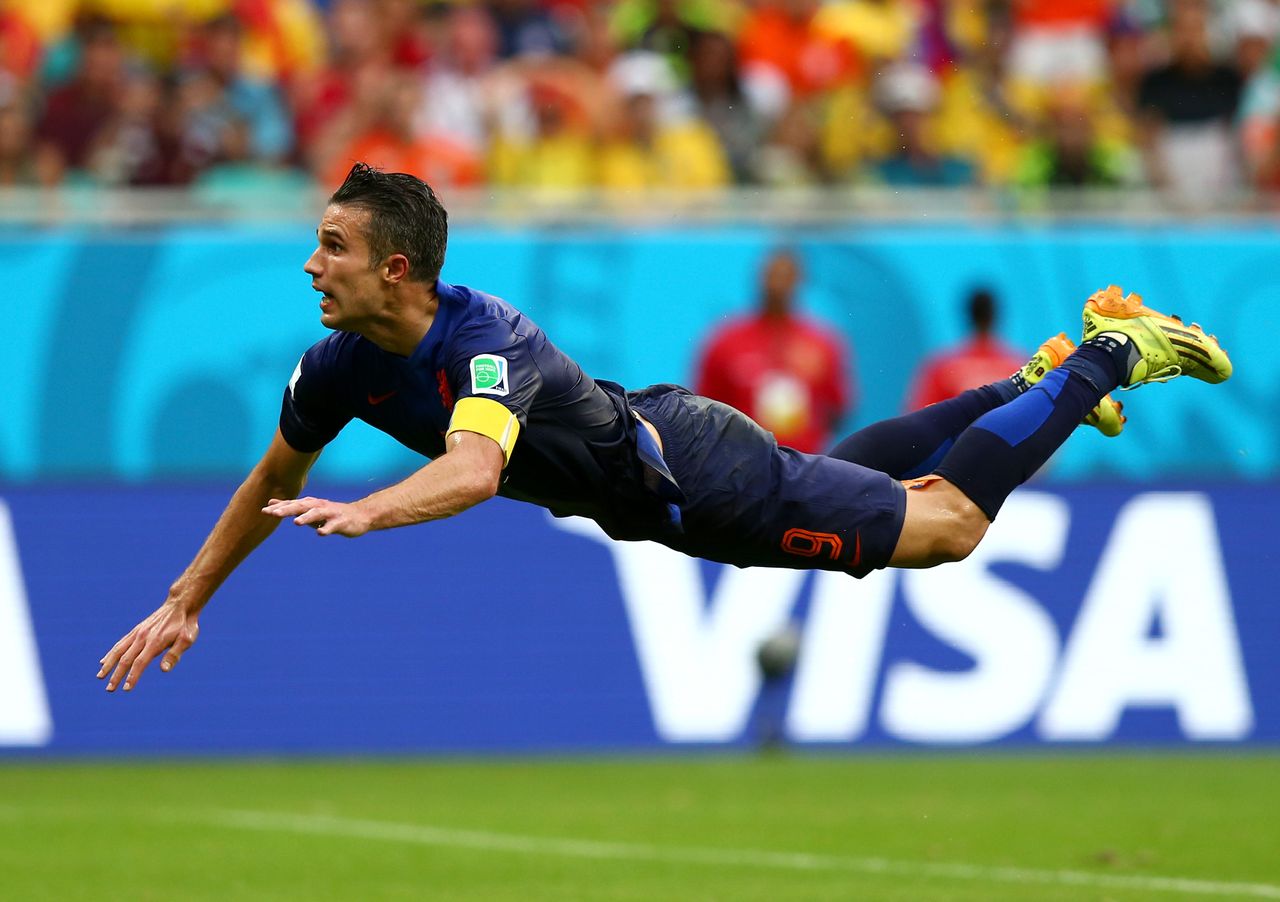 5 Sundulan Menukik Terbaik Sepanjang Sejarah Piala Dunia, dari Van Persie hingga Gaetjens
