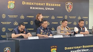Roy Suryo dan dr Tifa Jalani Pemeriksaan Kesehatan di RS Polri Usai Penangkapan