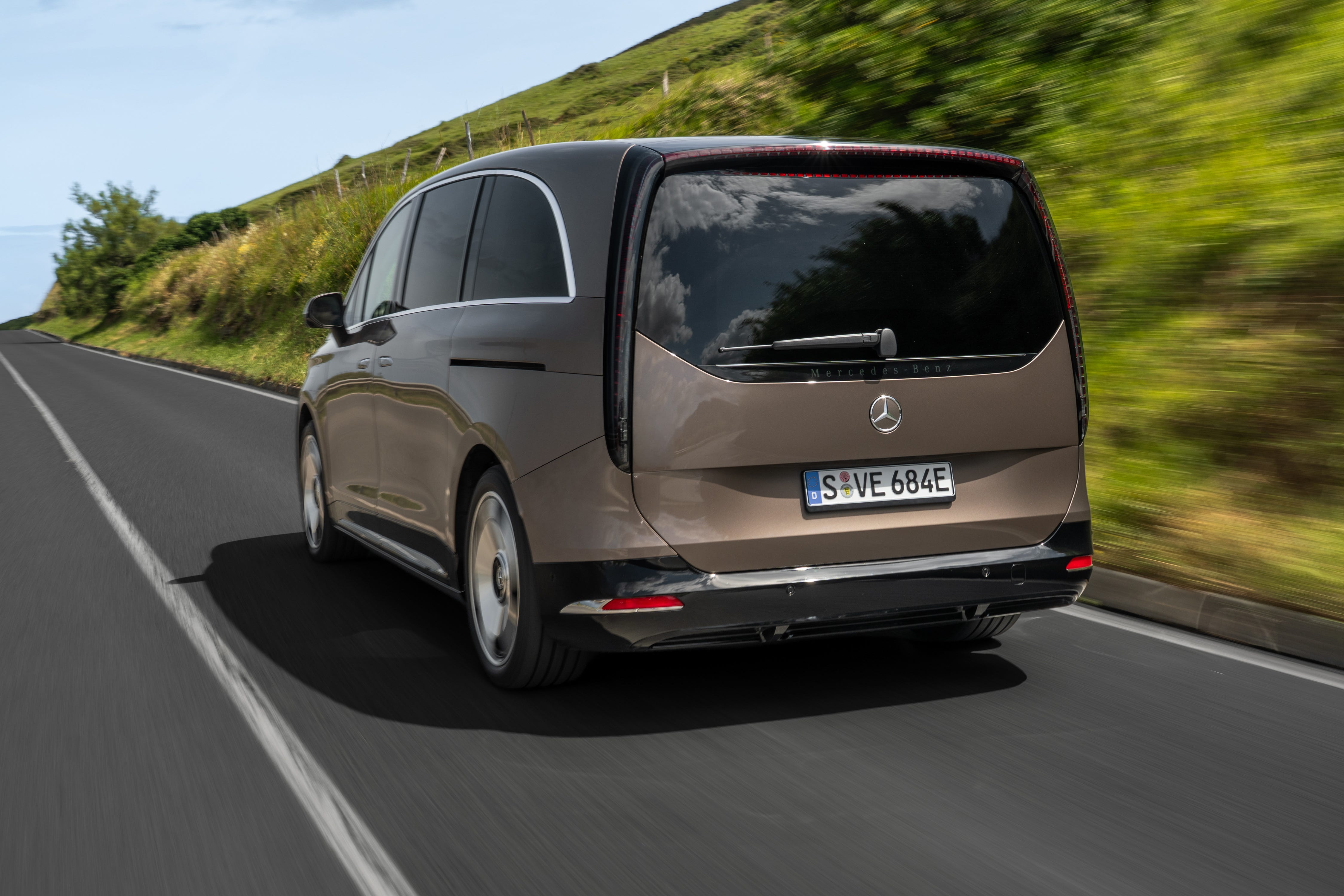 Foto Eksterior Mercedes-Benz VLE-Class EV 2028 Bocor, Sosok Penerus EQE Siap Meluncur
