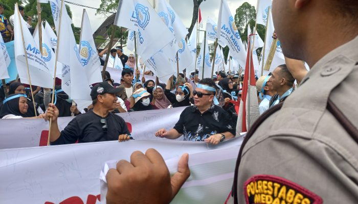 3.000 Massa LMP-MBG Sumut Temui Gubernur Bobby Nasution, Tolak Penghapusan Program Makan Bergizi Gratis