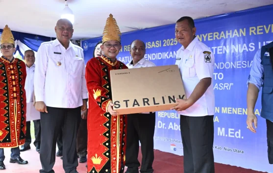 Mendikdasmen Salurkan Starlink ke 11 Sekolah di Nias Utara, Listrik dan Internet Hadir di Wilayah 3T