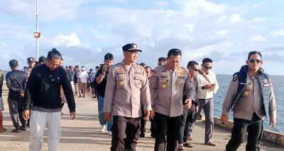 Kapolres Kotabaru Tempuh Laut 3 Jam Lawan Ombak Demi Sambangi 13 Personil di Polsek Pulau Sembilan, Polisi Paling Ujung di Kalsel
