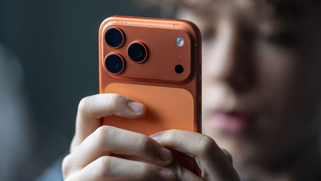 Pemerintah Inggris Ultimatum Apple dan Google Blokir Konten Telanjang di HP Anak, Ancaman Pidana untuk Bos Teknologi