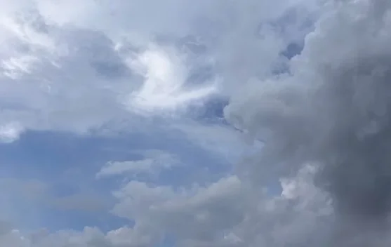 Cuaca Banten Hari Ini Cerah Berawan, Waspada Gelombang Sedang di Perairan Selatan Banten