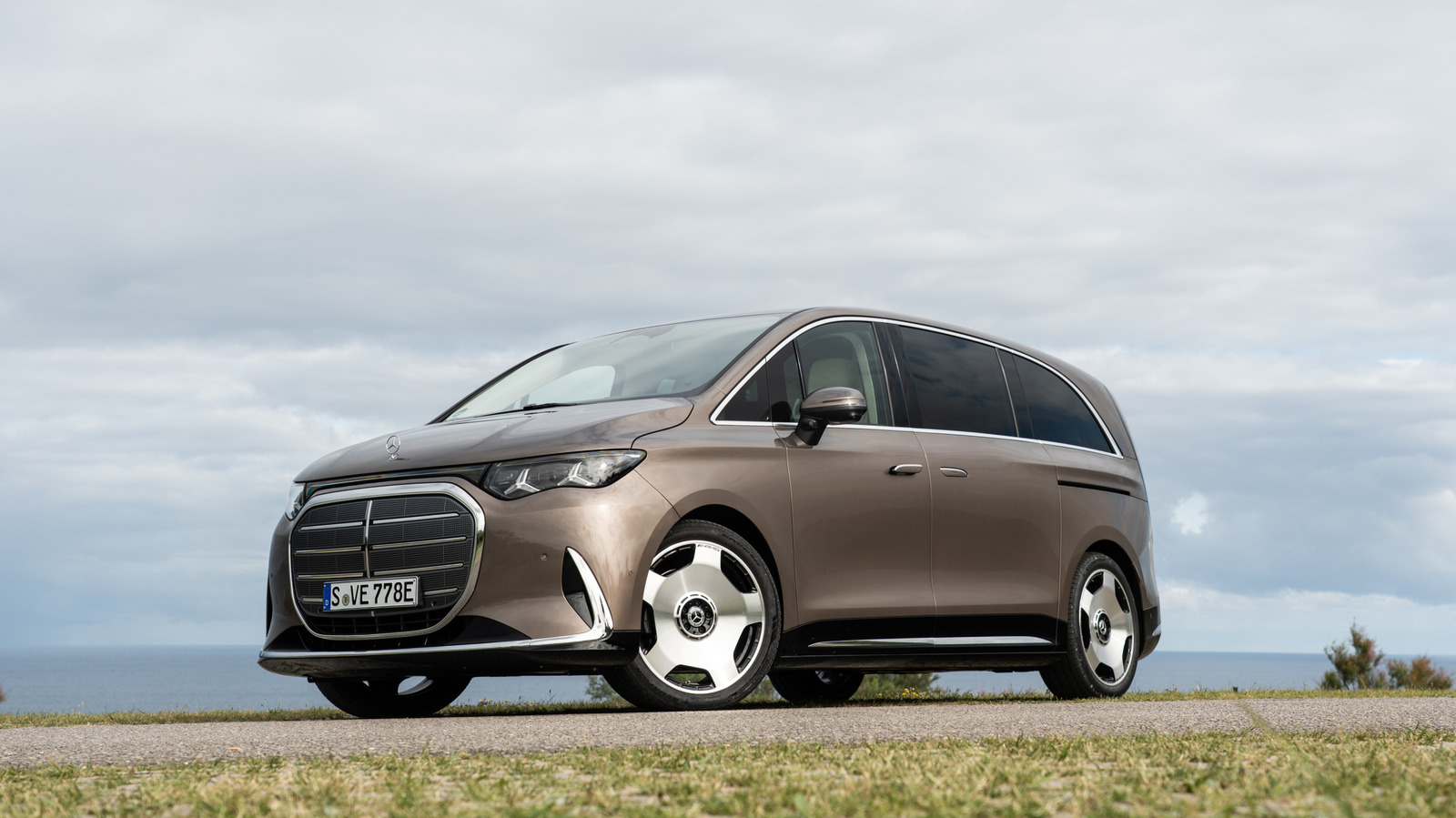 Mercedes-Benz VLE 2028 Resmi Diperkenalkan, Mobil Listrik dengan Layar 31 Inci 8K dan Kabin Mewah