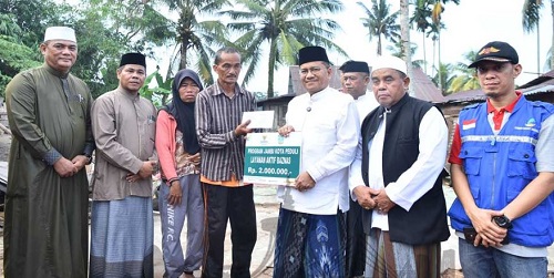 Wali Kota Jambi Maulana Tinjau Rumah Warga Roboh di Paal Merah, Janji Bangunkan Kembali Secara Gotong Royong