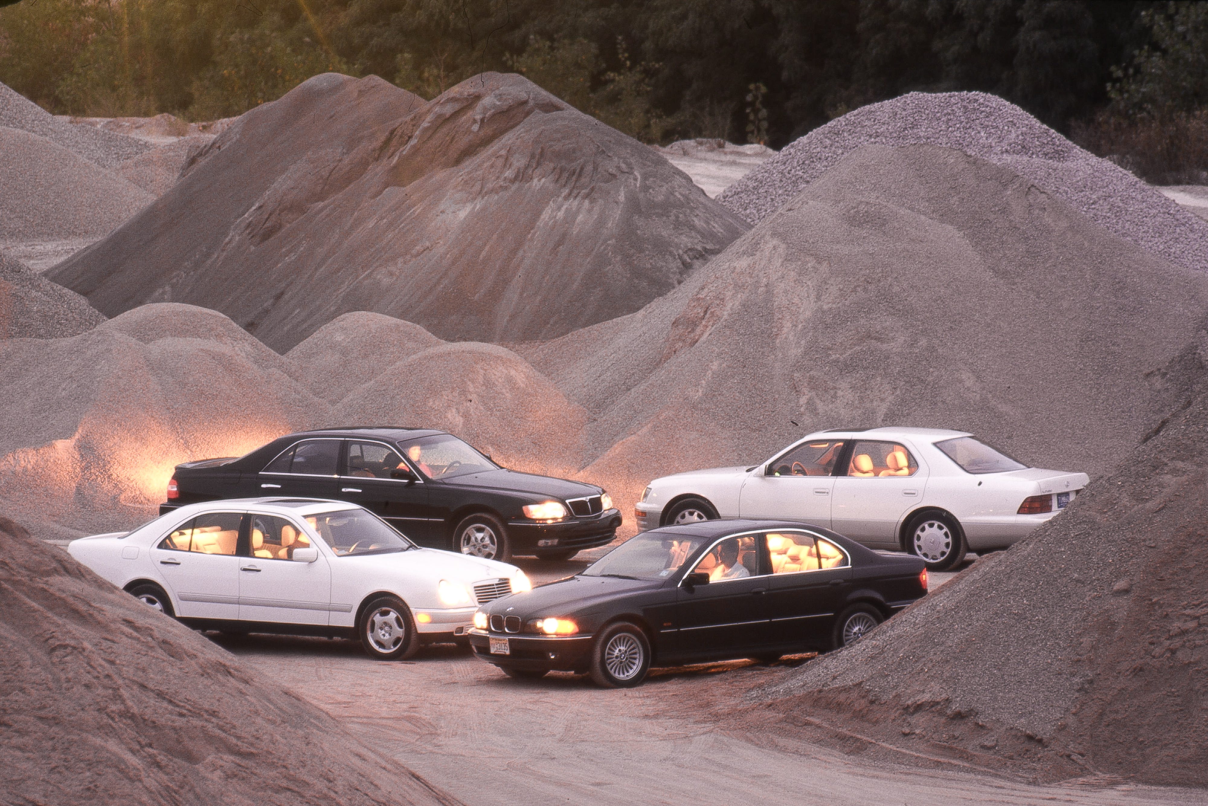 Perbandingan Sedan Mewah 1997: Jalan Berbeda Lexus LS400, BMW 540i, Mercedes E420, dan Infiniti Q45t