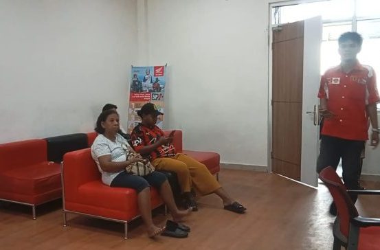 AHASS di Papua Sediakan Ruang Tunggu Ber-AC hingga Kids Corner, Pelanggan Bisa Pantau Servis Motor Langsung