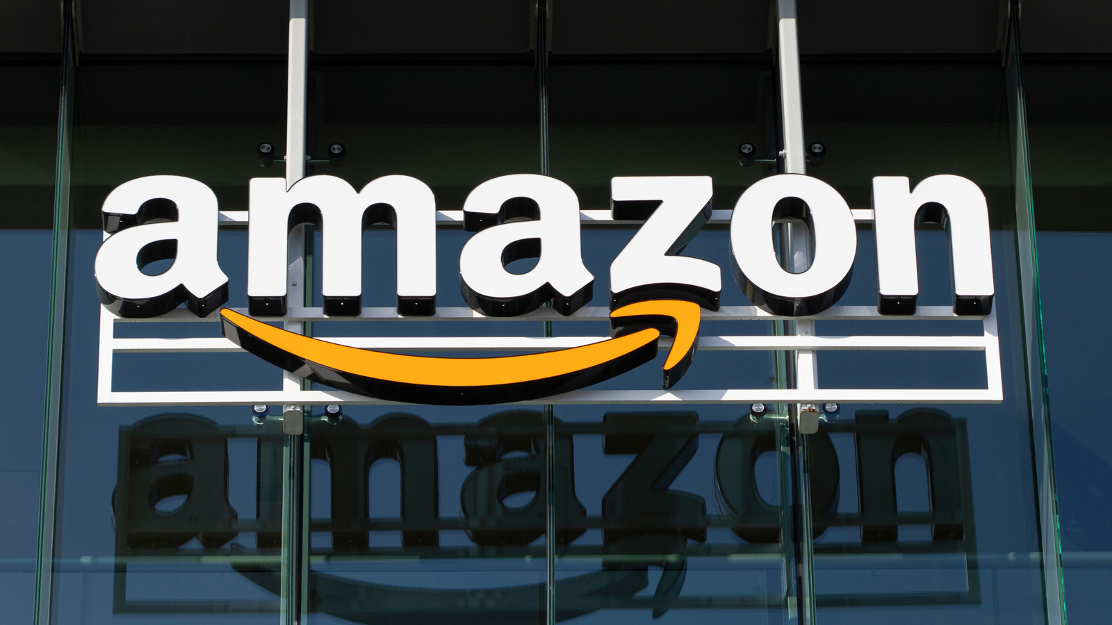 Tiga Insinyur Amazon Diselidiki Usai Kritik Pembangunan Pusat Data AI di Depan Dewan Kota Seattle; Gugatan Hak Sipil Diajukan