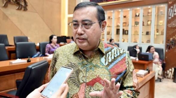 DPR Dukung Motor Listrik BGN Dihibahkan ke Guru Honorer, Soroti Mark Up Harga