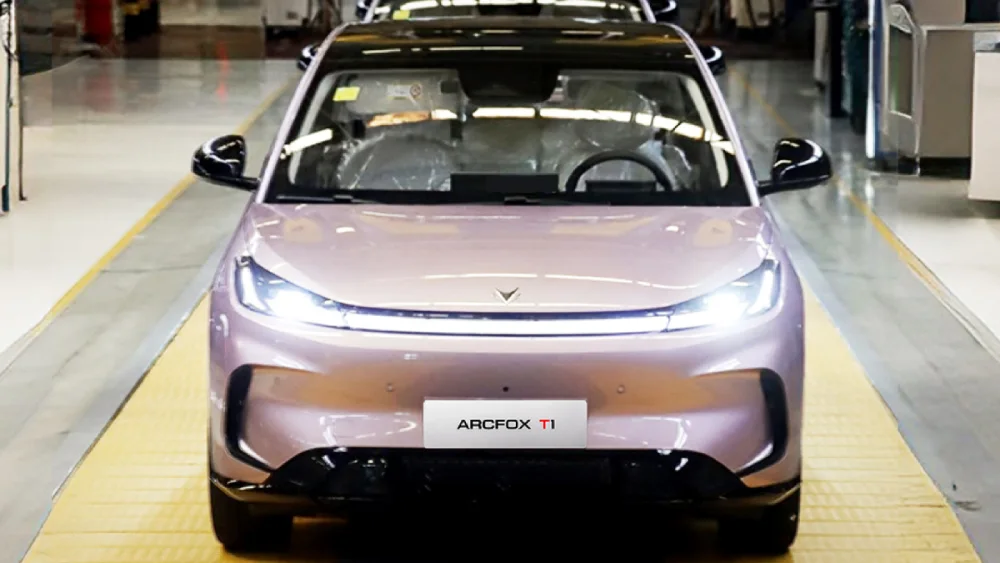 BAIC Siapkan Arcfox T1 untuk GIIAS 2026, Lawan Geely EX2 dan BYD Atto 1