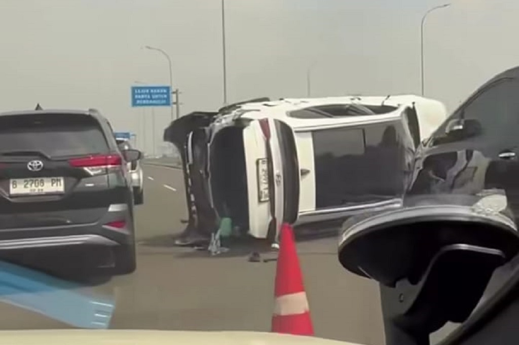 Delapan Orang Luka-Luka dalam Kecelakaan Beruntun Tiga Mobil di Tol Becakayu, Satu Kendaraan Terbalik