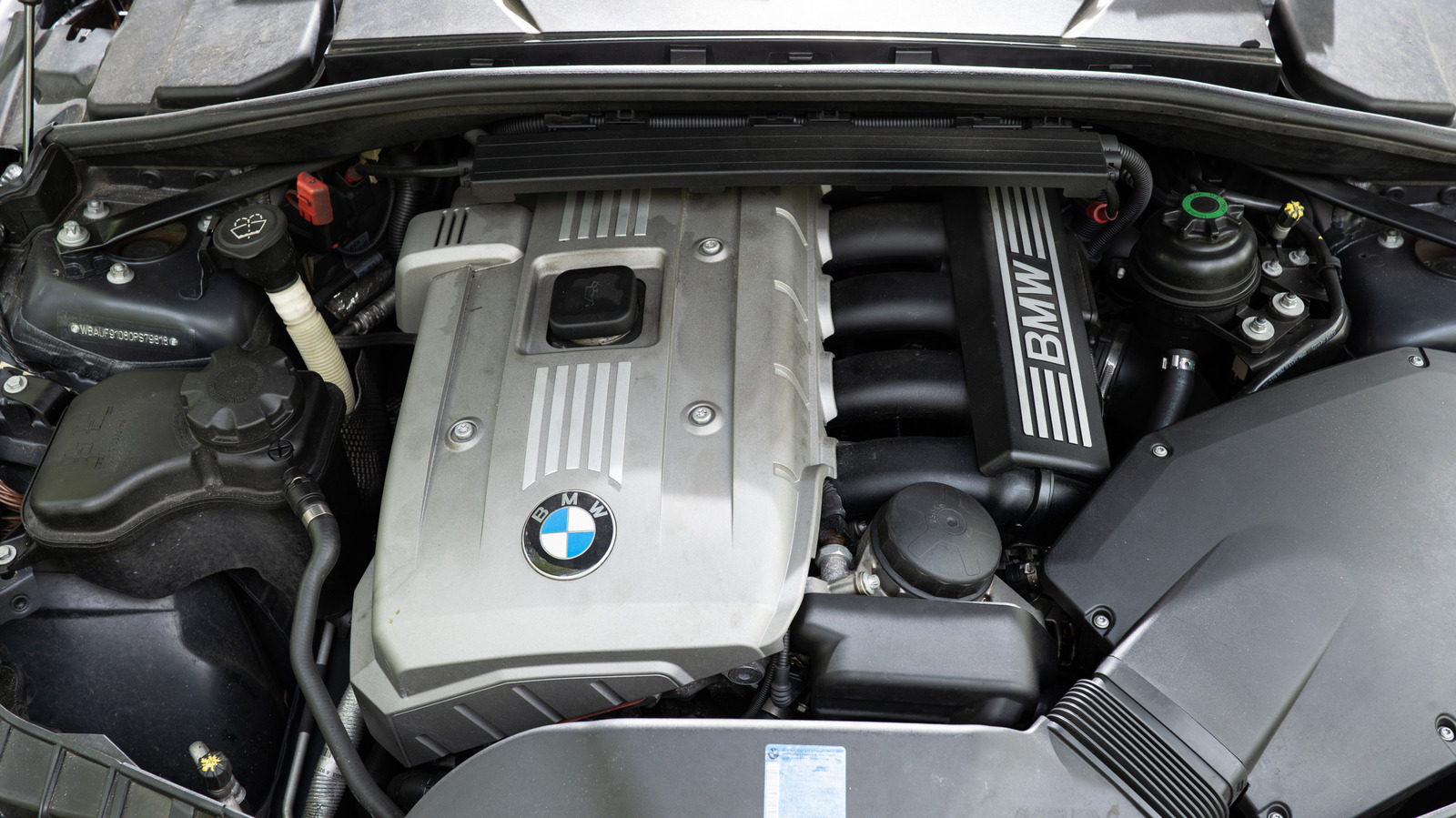 Mesin Inline-6 Bukan Tanpa Cela: Empat Masalah Umum yang Sering Dikeluhkan Pemilik Mobil