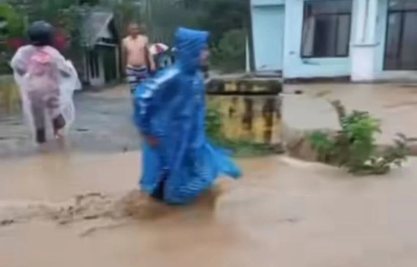 Banjir Rendam Gampong Lutueng di Pidie, Air Hampir Selutut Orang Dewasa