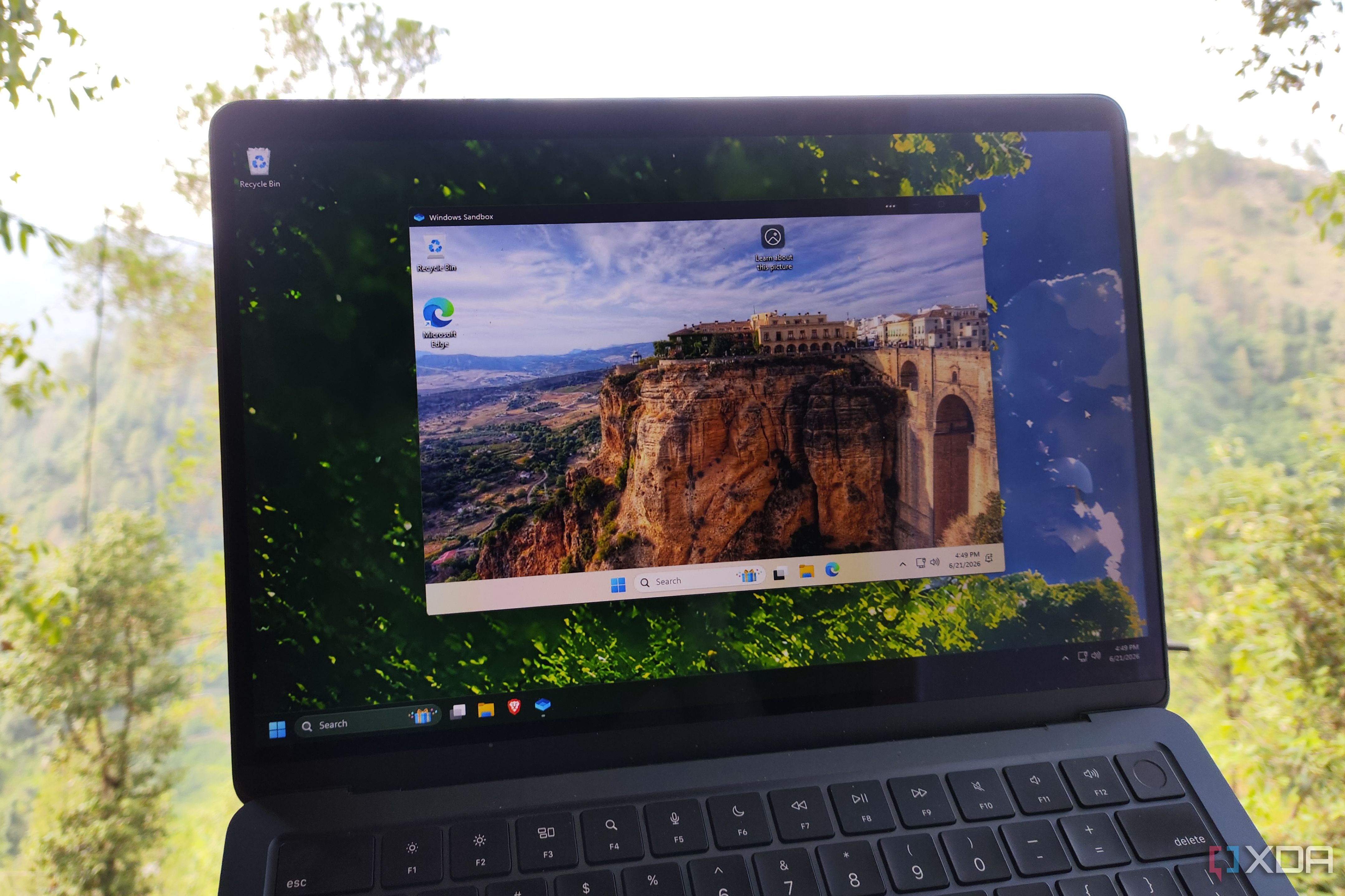 Windows Sandbox Bukan Cuma untuk Uji Coba Aplikasi Berbahaya, Saya Jalankan Proyek Coding di Dalamnya