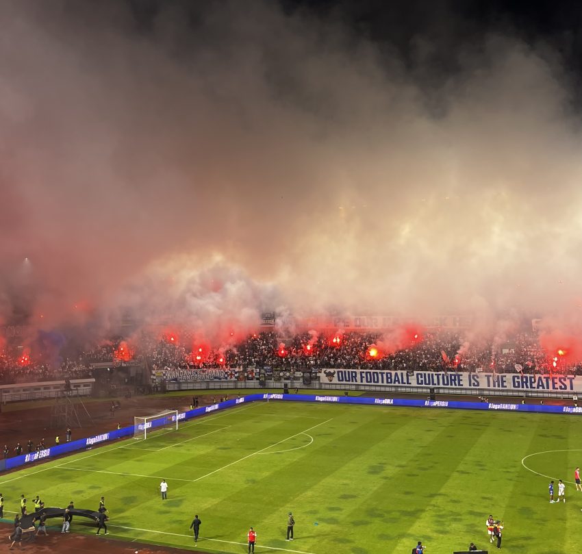 Komdis PSSI Denda Persib Bandung Rp250 Juta Akibat Flare Massal Suporter di Laga Kontra Persijap