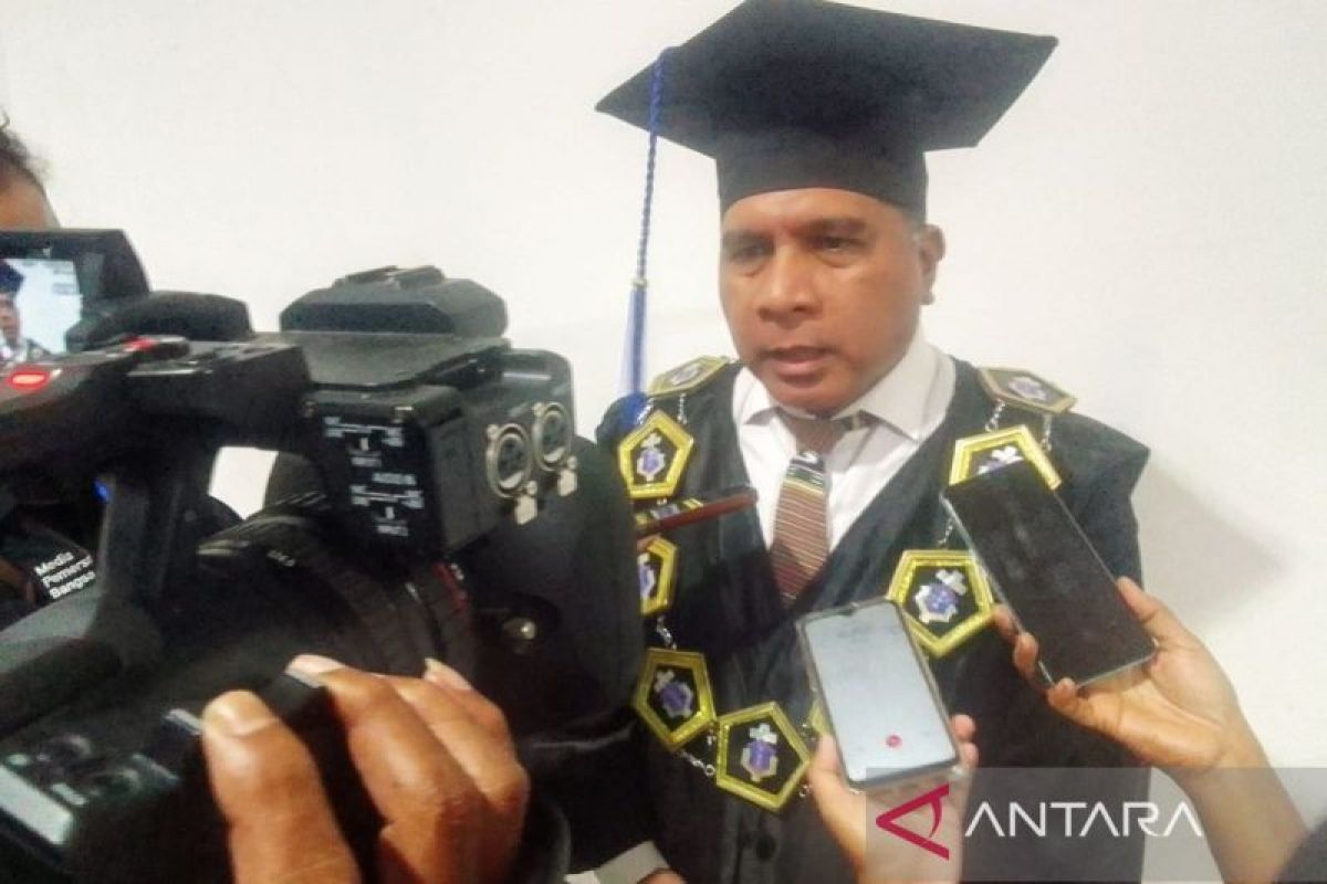 Gubernur Maluku Ingatkan 323 Wisudawan UKIM Ambon: Ijazah Bukan Jaminan, Teruslah Belajar