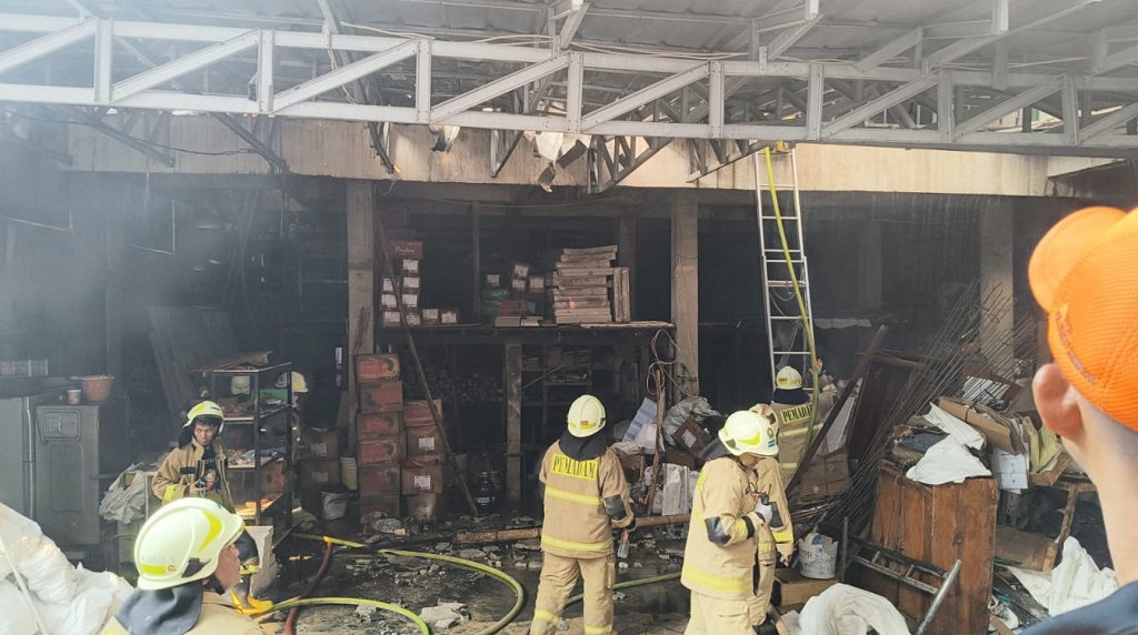Kebakaran di Karet Kuningan Hanguskan Rumah Tinggal, 27 Unit Damkar Dikerahkan