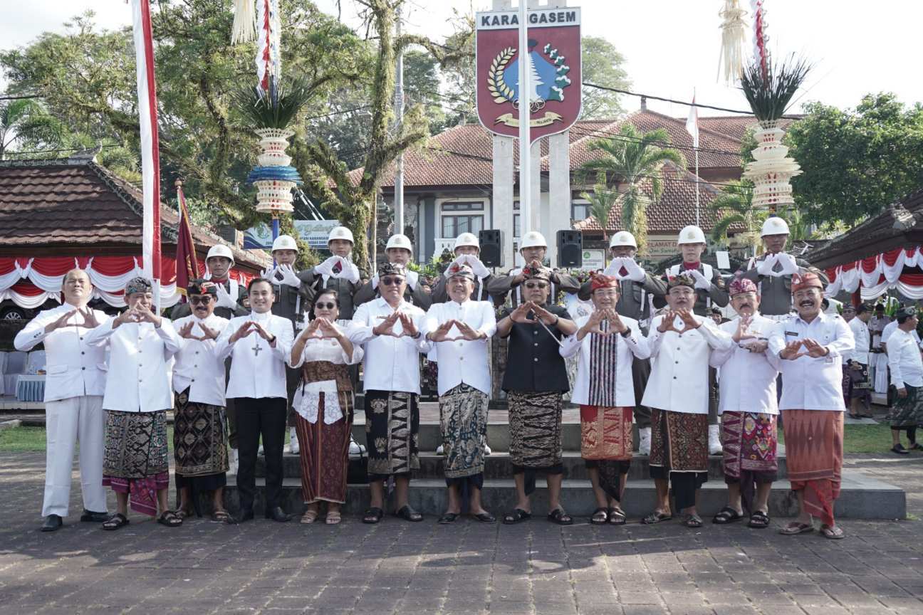 Pemkab Karangasem Luncurkan 6 Mobil Jenazah Gratis Loka Agung dan Program Siaga TBC di HUT ke-386 Kota Amlapura