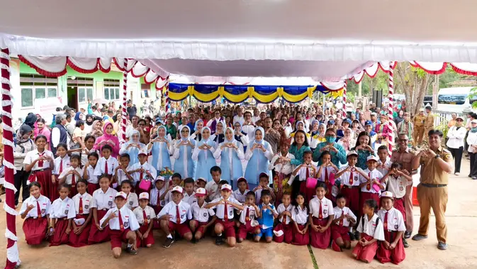 Seruni KMP Salurkan Bantuan Air Bersih dan Perlengkapan Sekolah di Kupang, Ajak Kolaborasi Lintas Sektor