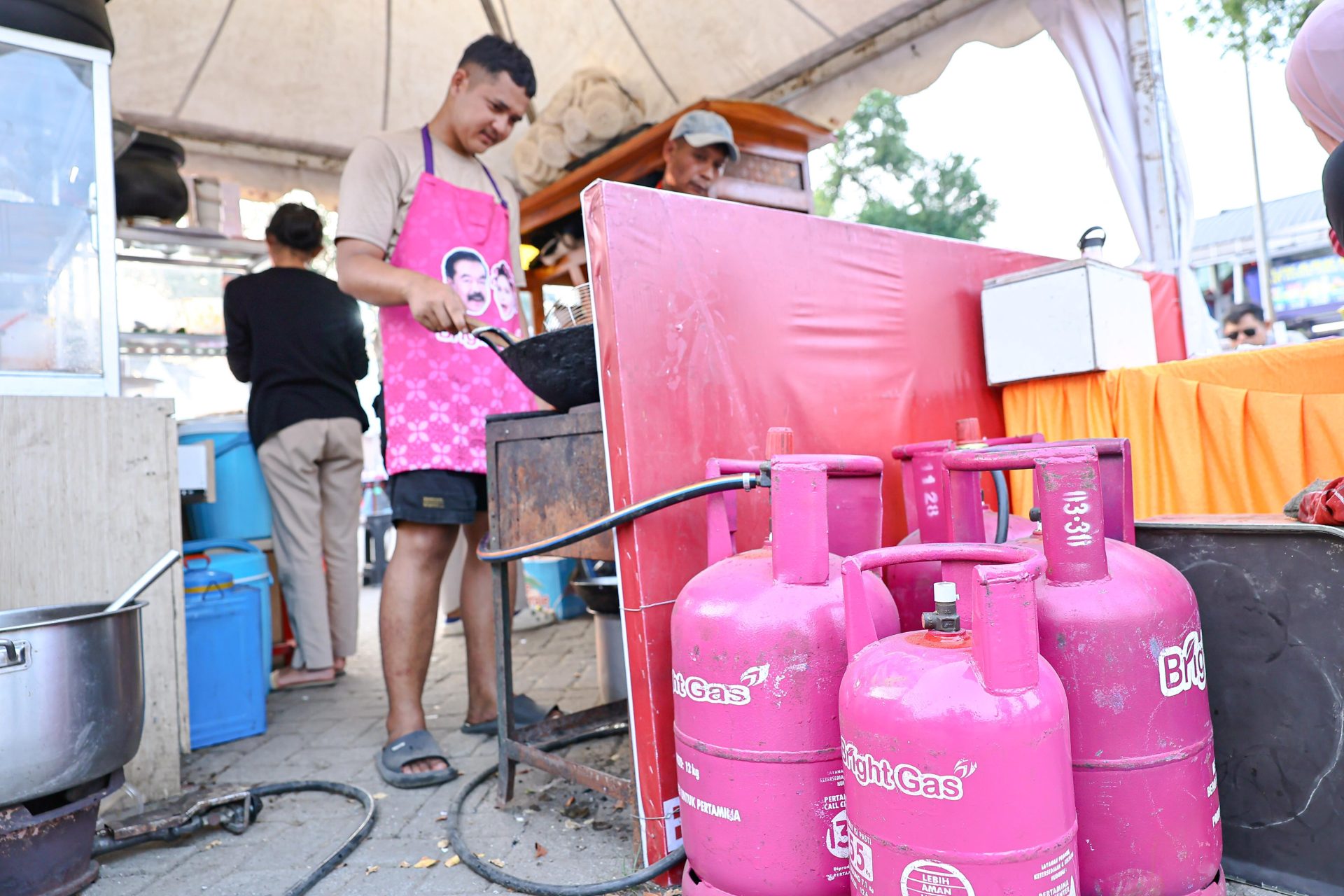 Pedagang Kuliner di Jakarta Fair Dapat Bright Gas Gratis dari Pertamina, Beban Operasional Terbantu