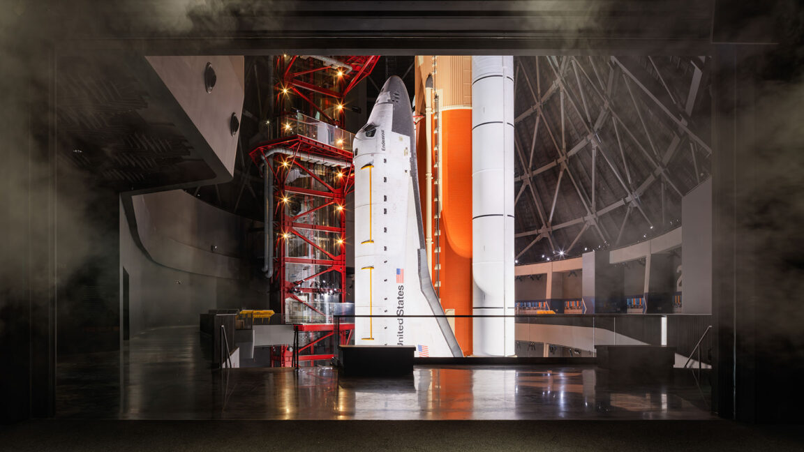 Space Shuttle Endeavour Siap Dipajang Vertikal Seperti di Landasan Peluncuran November Mendatang