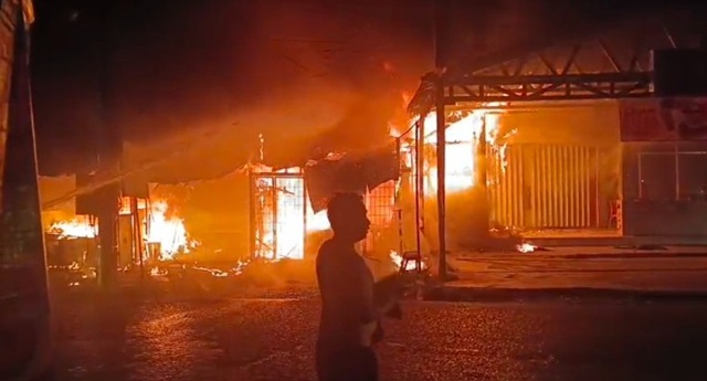 Kebakaran Saat Mati Lampu di Sungai Andai Banjarmasin, Empat Kios dan Satu Ruko Ludes Terbakar
