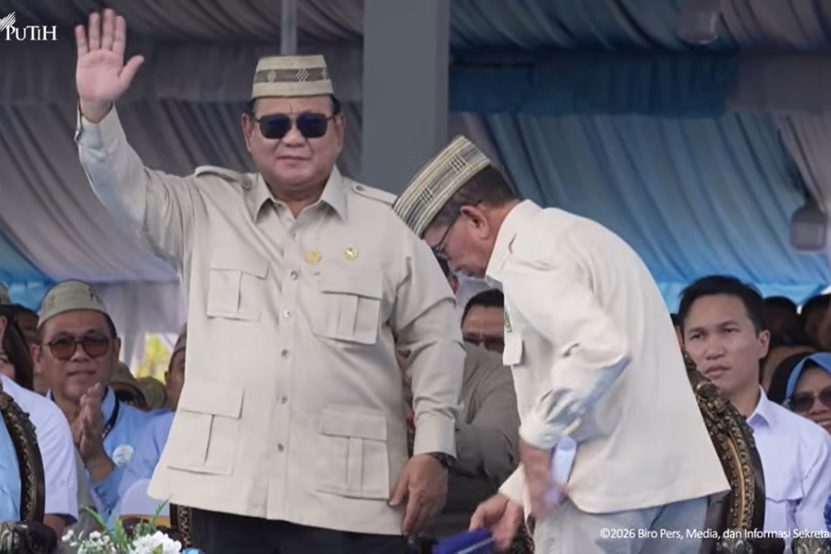 Presiden Prabowo Terima Lencana Emas Adhi Bhakti Tani Nelayan Maha Utama dari KTNA Nasional di Gorontalo