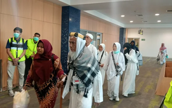 235 Jamaah Haji NTT dari 7 Kabupaten Tiba di Bandara El Tari Kupang, Proses Pemulangan Berlangsung Lancar