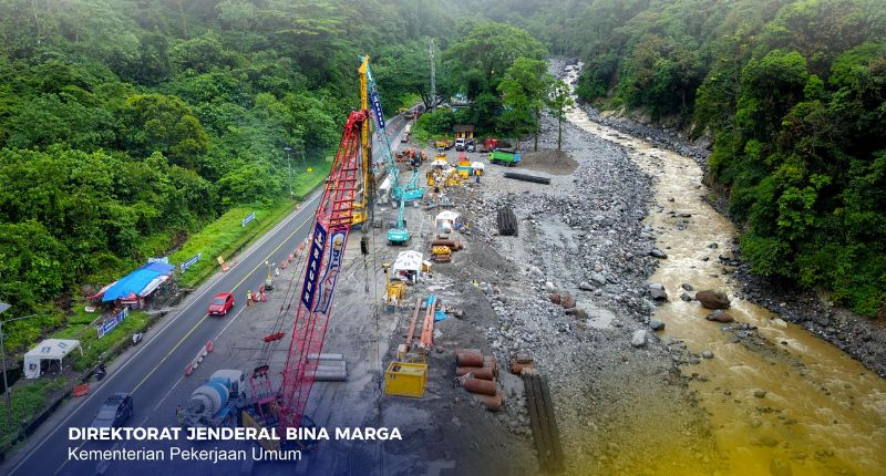 Longsor Kembali Tutup Jalur Lembah Anai, Batu Besar Mengancam di Atas Tebing