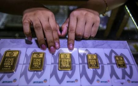 Harga Emas Antam Kembali Terkoreksi, Buyback Turun Lebih Dalam ke Rp2,372 Juta per Gram