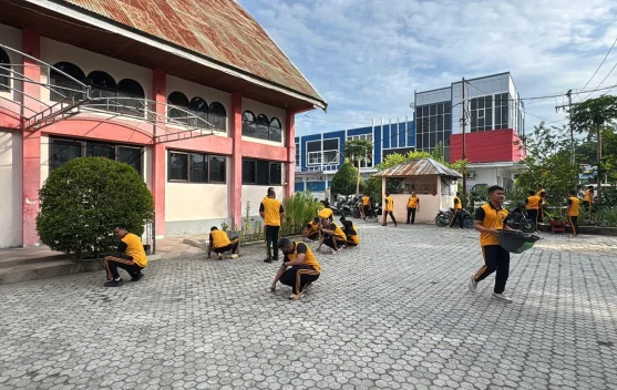 Sambut Hari Bhayangkara ke-80, Polda Sulteng Bersihkan Gereja di Palu, Perkuat Toleransi Lintas Agama