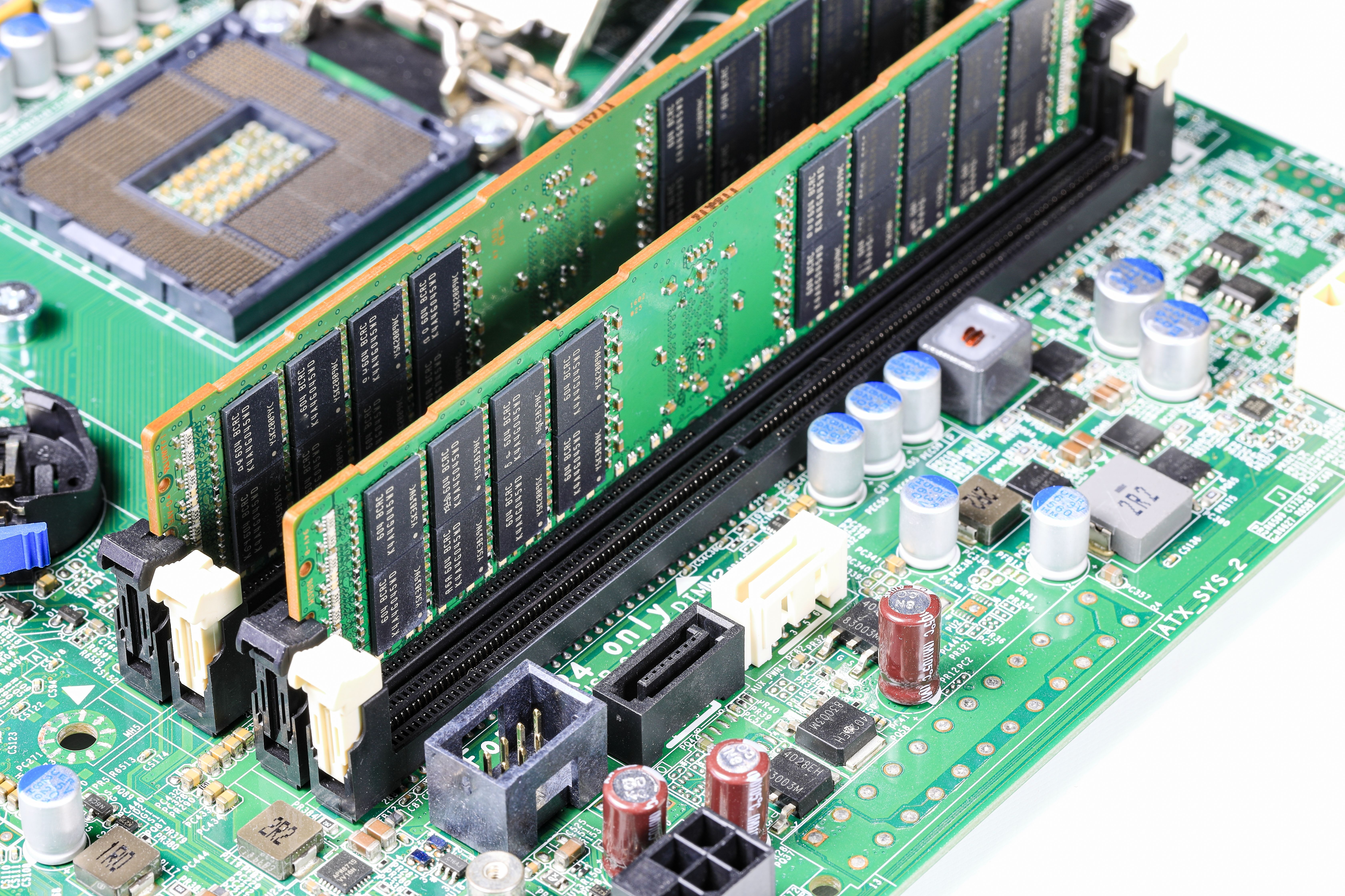 ECC RAM Bukan Cuma untuk Server Data Center, Ini Alasan PC 24/7 Juga Butuh